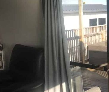 Small Home seeking professional person or couple - Photo 1