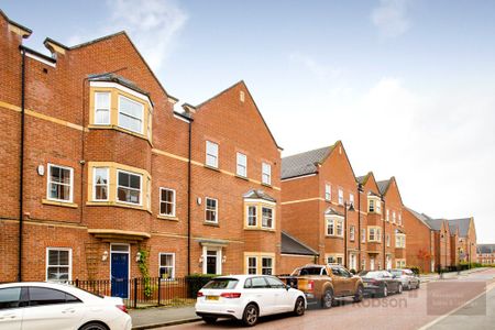 Featherstone Grove, Gosforth - Photo 3