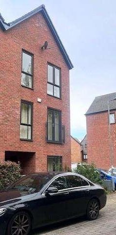 Brooks Mews, Aylesbury, HP19 - Photo 2