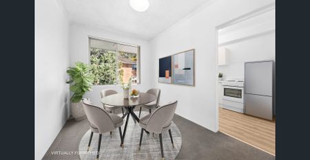 Light-Filled Top Floor Apartment - Photo 2