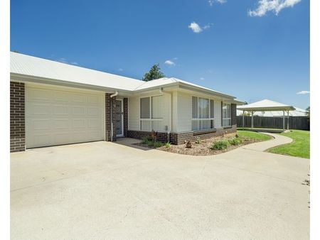 Stylish, Spacious Unit - Photo 2