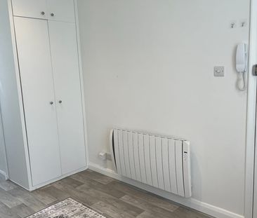 Studio Flat, Sillwood Street, BN1 - Photo 6
