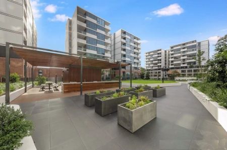 “Modern One Bedroom Apartment READY TO GO” - Photo 3