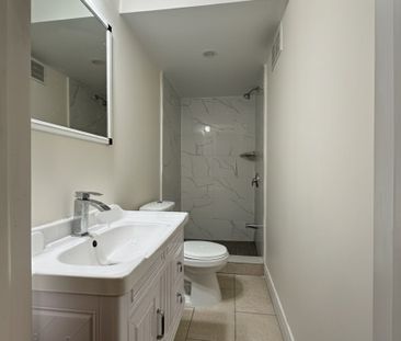 For Lease - 242 Fairglen Avenue, Toronto, Ontario - Photo 5