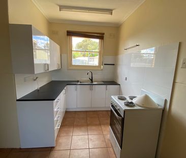 NEAT 3 Bedroom family home - Photo 3