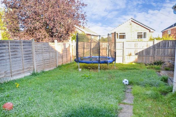 3 bedroom semi-detached house to rent - Photo 1