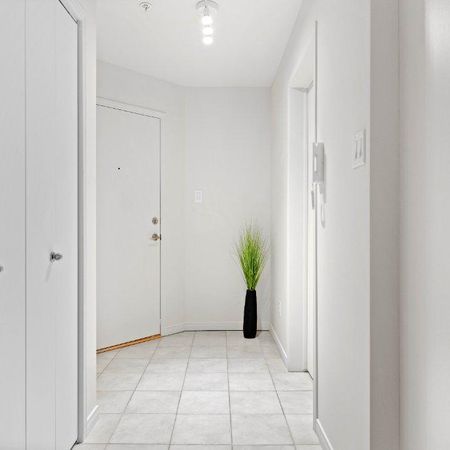 Magnifique 4 ½ style Condo à louer – Châteauguay (Rive-Sud) – Libre Maintenant - Photo 4