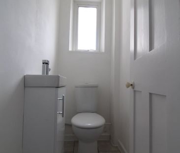 Room in a Shared House, Macarthur Terrace, SE7 - Photo 1