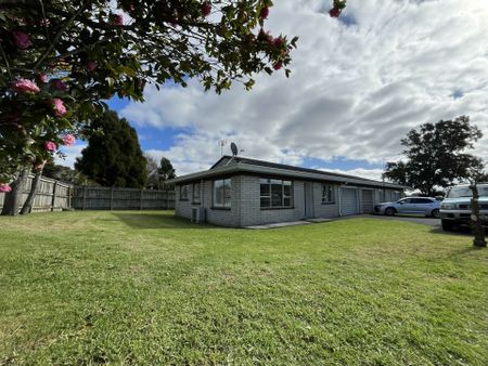 2 Bedroom unit in Conifer Grove School Zone! - Photo 4