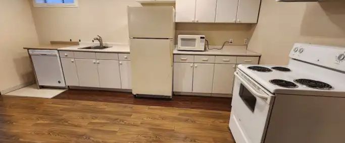 FULLY RENOVATED 2BEDROOM Legal BASEMENT SUITE!! Pet Friendly!!! | 1123B Ninga RD, Calgary - Photo 1