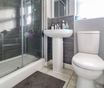 3 bedroom semi-detached house to rent - Photo 6