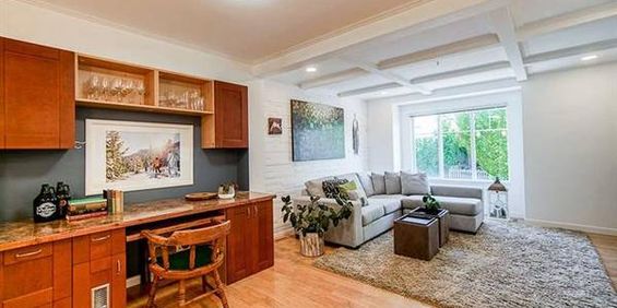 3 BEDROOM, 2.5 BATHROOM TOWNHOUSE AVAILABLE APRIL 1ST - Photo 3