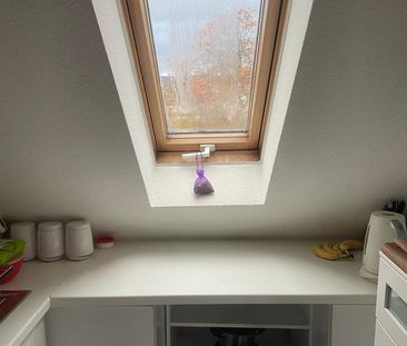 Dachgeschosswohnung in Zentraler Lage - Photo 1