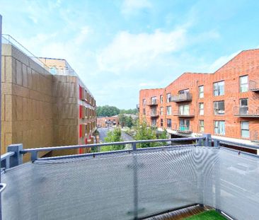 Walnut Tree Close, Guildford, Surrey, GU1 - Photo 3