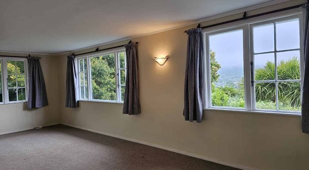 Sunny four-bed house in Wadestown - Photo 1