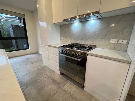 3/34 Clydesdale Road, Airport West VIC 3042 - Photo 4