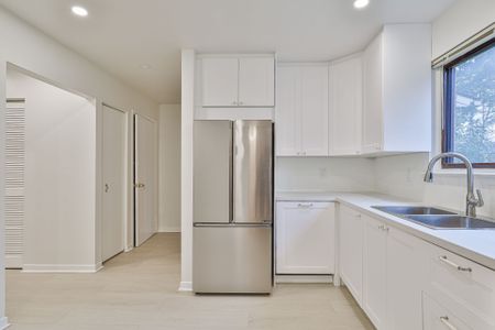 For Lease - 32 Penwick Crescent, Richmond Hill, Ontario - Photo 4