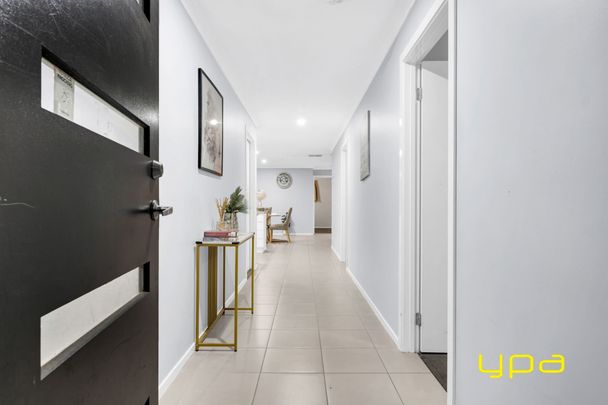 CONTEMPORARY FAMILY HOME IN A PRIME LOCATION! - Photo 1