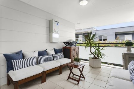 Spacious Retreat in Prime Location - Photo 4