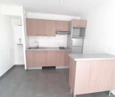 location Appartement T2 DE 56.59m² À ATHIS MONS - Photo 2