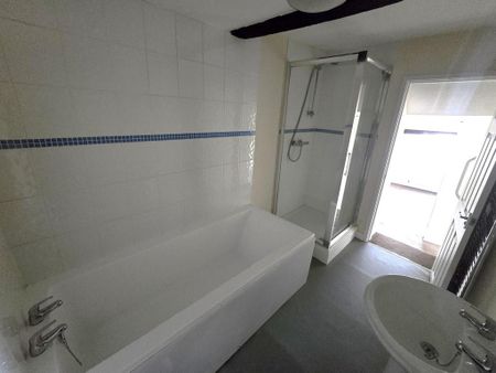 2 bedroom townhouse to rent - Photo 3