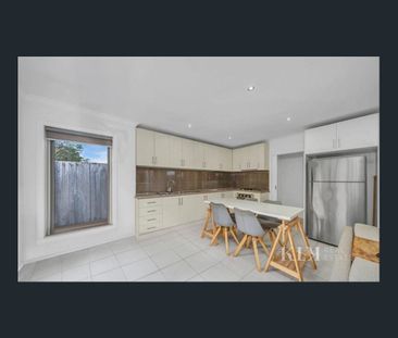 Stylish Townhouse in Prime Location - Photo 6