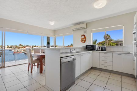 Waterfront Mooloolaba Penthouse - Photo 2