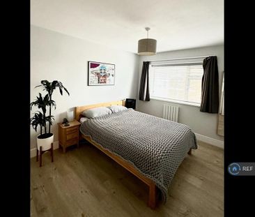 3 bedroom flat to rent - Photo 4