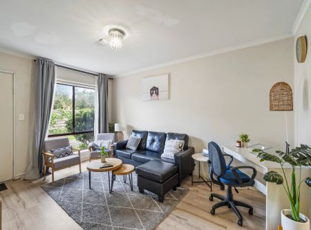 Light Filled living in Heart of Cheltenham - Photo 5