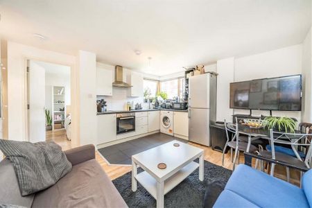 3 bedroom flat to rent - Photo 2