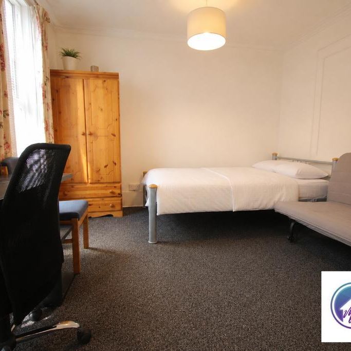 1 Bedroom Room in Flat Share To Rent - Photo 1