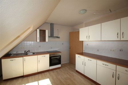 gemütliche Dachgeschoß-maisonette-Wohnung mit Einbauküche im beliebten Zentrum!! - Photo 2