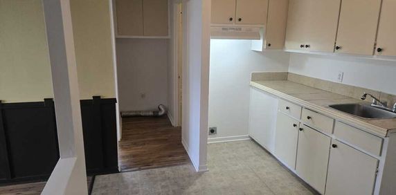 Grand 3 1/2 LIBRE AU 3E PARKING, WIFI ++ - Photo 2