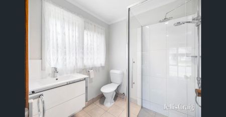 Family living in quiet and convenient location! - Photo 5