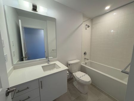 For Lease - 3240 William Coltson Avenue Unit# 1606, Oakville, Ontario - Photo 2