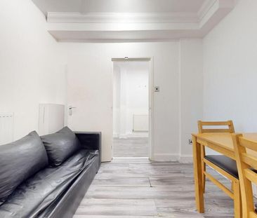 3 bedroom flat to rent - Photo 3