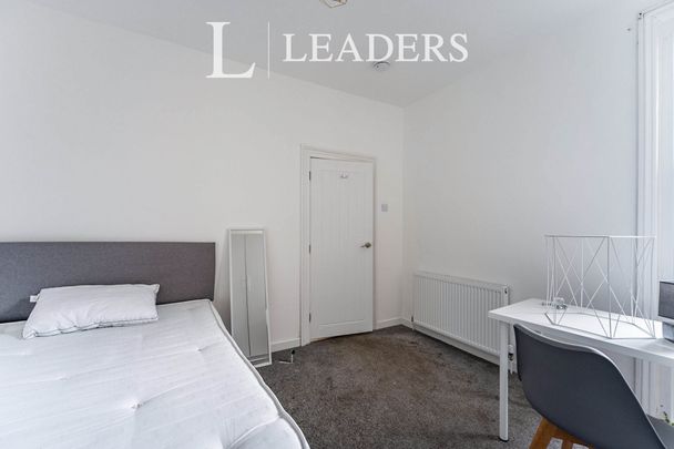 5 bedroom house to rent Bradford Road, Southsea, PO5 - Photo 1