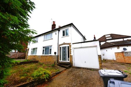 4 bedroom House in St Annes Road, Leeds - Photo 2