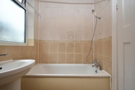 3 bedroom detached bungalow to rent - Photo 4