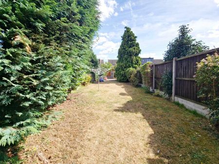 3 bedroom end of terrace house to rent - Photo 2