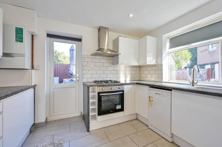 2 bedroom semi-detached house to rent - Photo 5