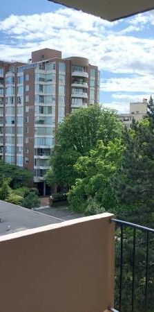 QUIET South / West 7th floor bachelor - Kerrisdale - Photo 1