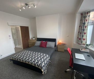 Rooms at City Road, Beeston, NG9 2LQ - Photo 1