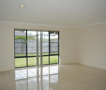 4 BEDROOM FAMILY HOME WITH OPEN KITCHEN LIVING DINING THAT OPENS ON... - Photo 1