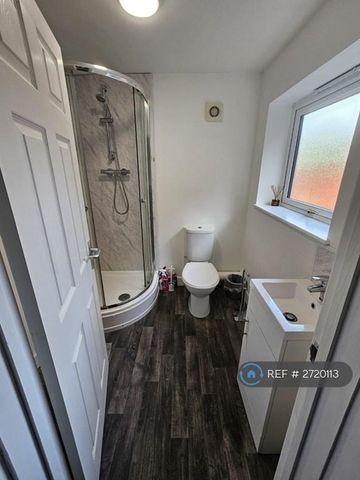 1 bedroom in a house share to rent - Photo 5