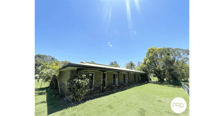 THREE BEDROOM HOME - LARGE YARD and PADDOCKS - Photo 3