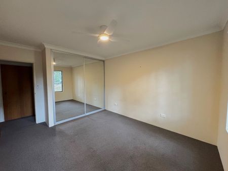 Large 2 Bedroom Unit - Great Location - Photo 2