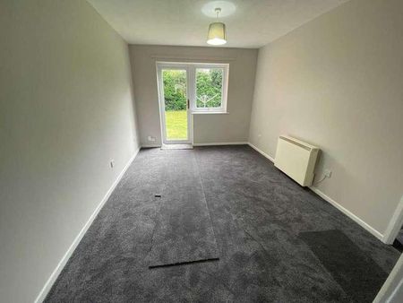 Eeklo Place Newbury, RG14 - Photo 5