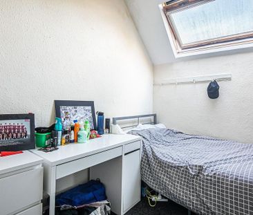 4 bedroom flat to rent - Photo 2