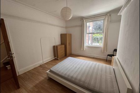 6 Bedroom Student Houses Leeds - Photo 4